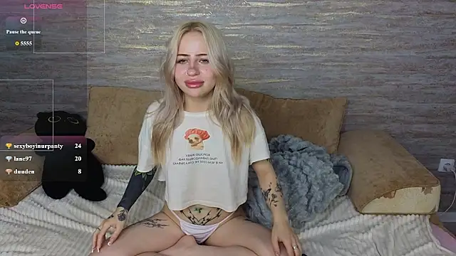 Khloy_white webcam