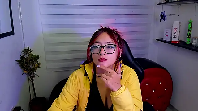 Sara_Red_X webcam