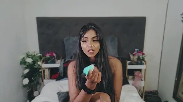 Delilah_Blazee webcam