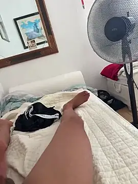 Iznywi live cam on StripChat