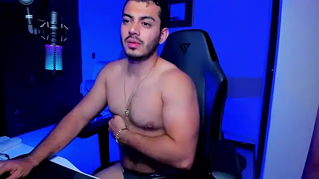 BrunoD31 live cam on StripChat