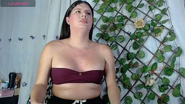 sexy_veryy_hot live cam on StripChat