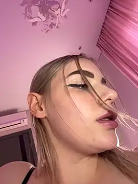 HugeBoobsAlice webcam