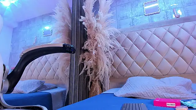 nahomyrusell_ webcam