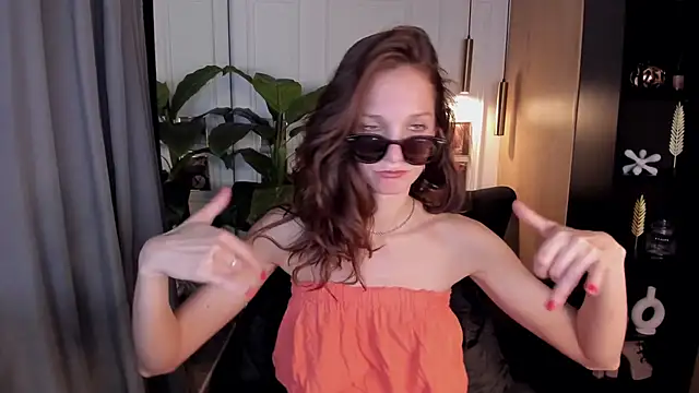 MirandaGlow webcam