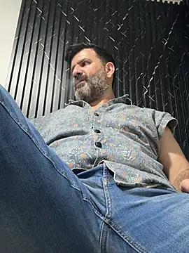 Hairy_Dad86 live cam on StripChat