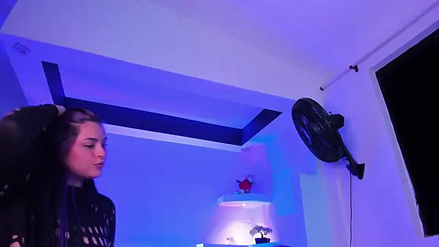 TifanyWhite_ live cam on StripChat
