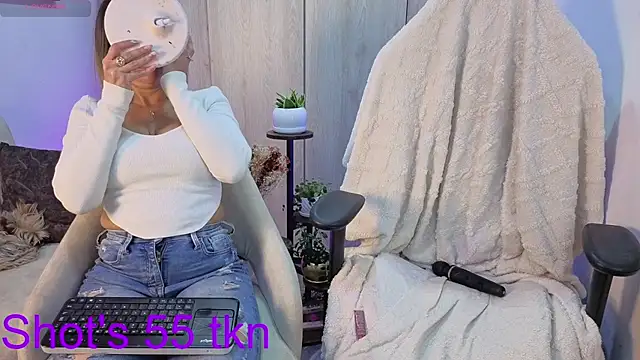Miss_Annye webcam