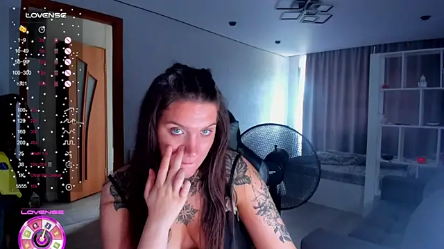 AizaRose webcam