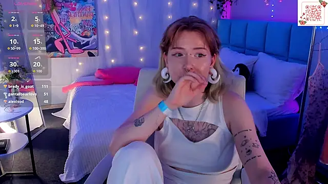 Elira_Vane webcam