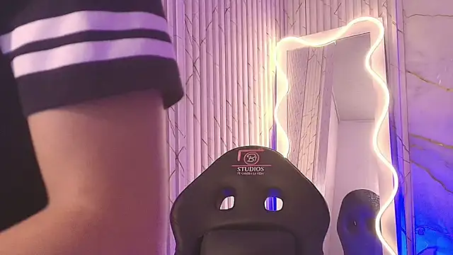 spark_tay (M twink) - 😈 suck dildo🫦