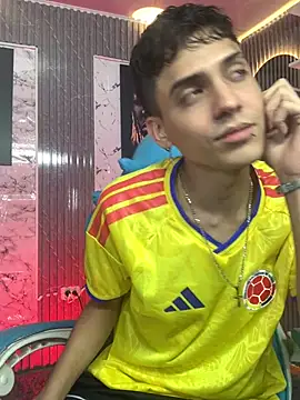 latino_boyy_ webcam
