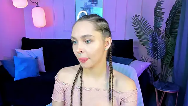 ChloeSunny live cam on StripChat