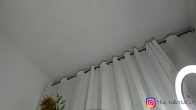 Mia-Valeria- webcam