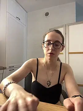 MartiniiSelenna live cam on StripChat