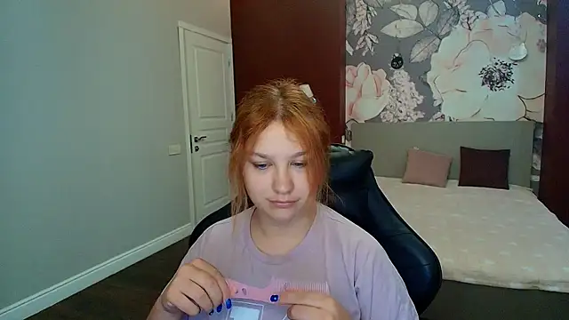 AngelinaLow webcam