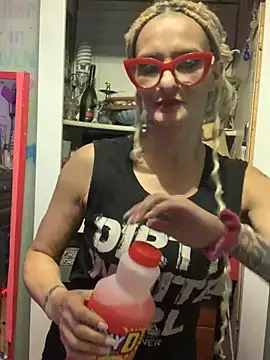 blondebarbiebae webcam