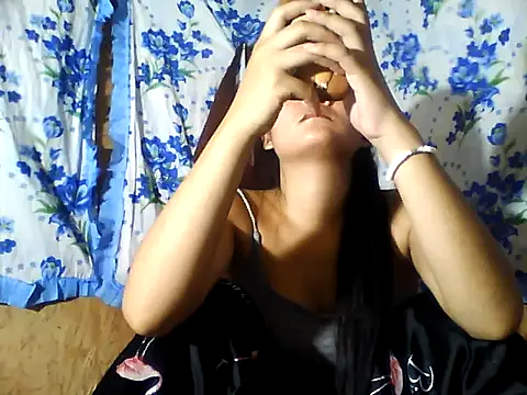 PinaySkinnyJust18 webcam
