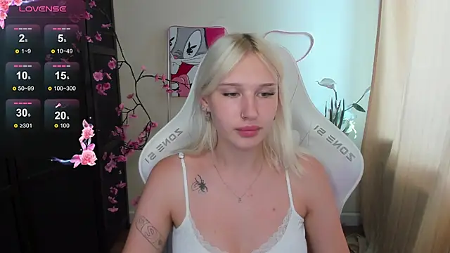 EvelinaLuu webcam