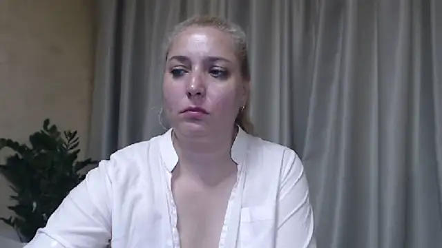 sweetpussy13 webcam