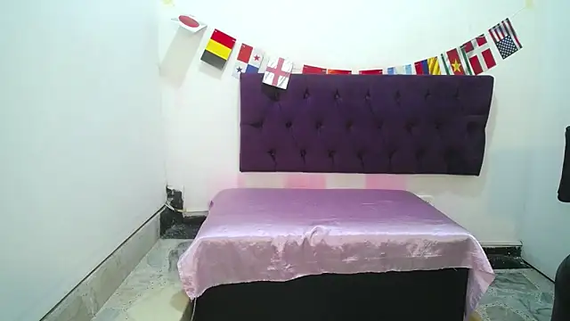 Little18Doll webcam