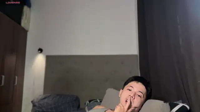 Addictiveboi webcam