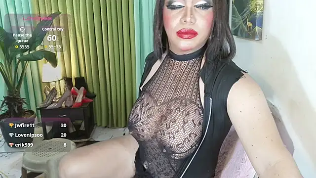 QueensOfcum webcam
