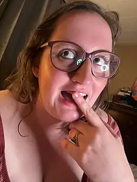 lucycomestrue webcam
