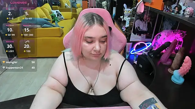 Softie_Sofy live cam on StripChat