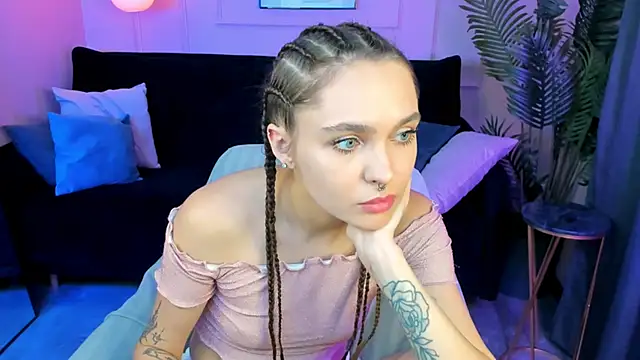 ChloeSunny live cam on StripChat