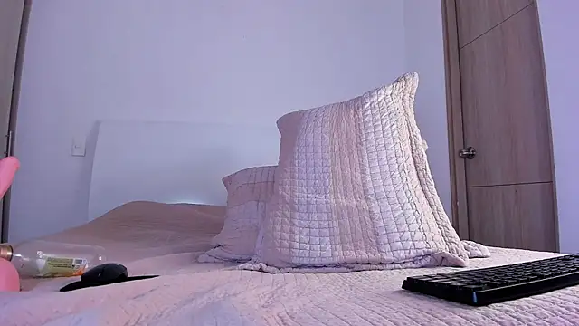 Aaron_Tate webcam