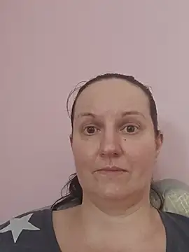 BustyLadyAlma webcam