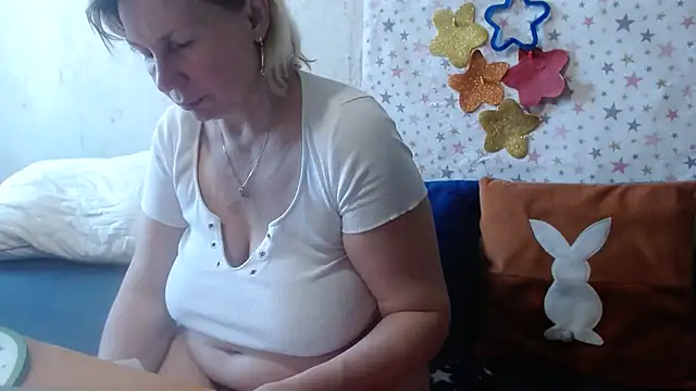 QueenLana webcam