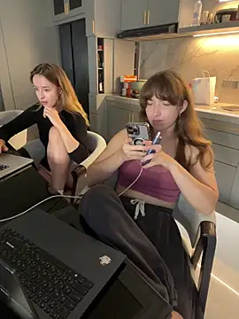 Nura_n_Sarah webcam