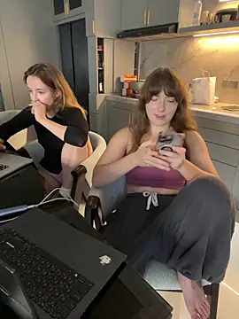 Nura_n_Sarah webcam