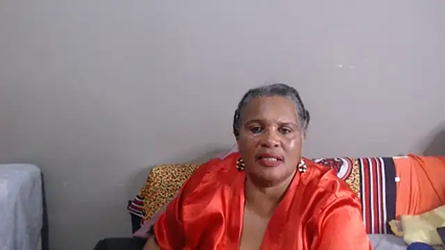 GrandBustyMelon webcam