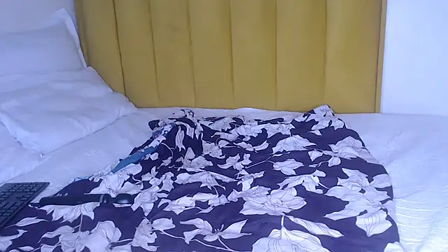 Bella_2025 webcam