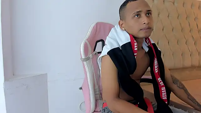 Supreme_Badboy webcam