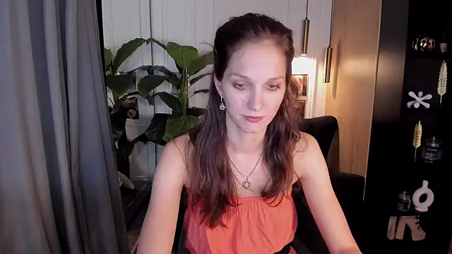 MirandaGlow webcam