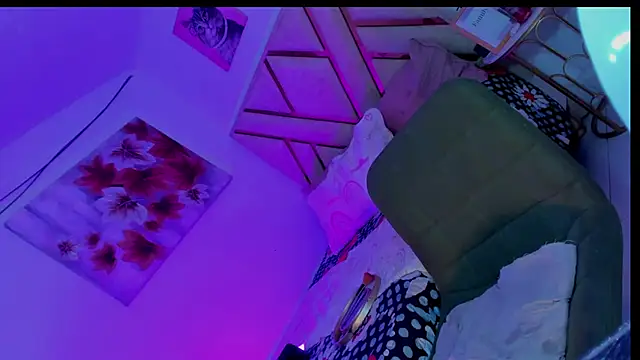 EbonyWildYou webcam