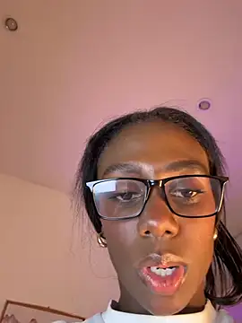 Zoe_Ravenn webcam