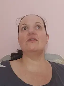 BustyLadyAlma webcam