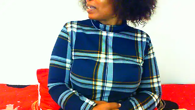NAUGHTIECURVY webcam