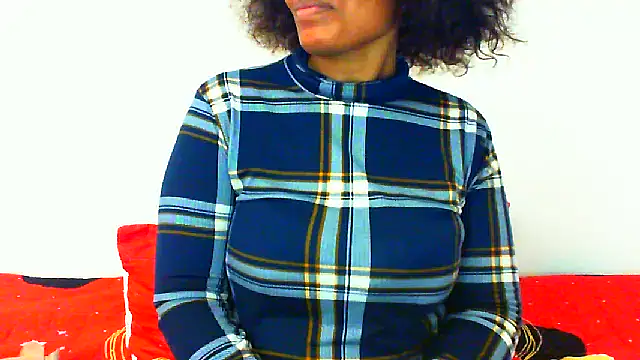 NAUGHTIECURVY webcam