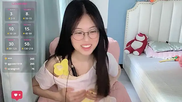 Luna-666 live cam on StripChat