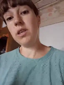 Calibers2932 live cam on StripChat