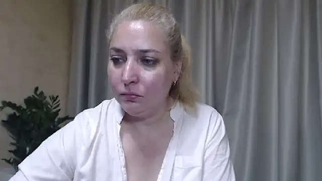 sweetpussy13 webcam