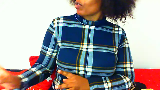 NAUGHTIECURVY webcam