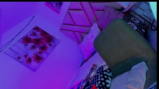 EbonyWildYou webcam