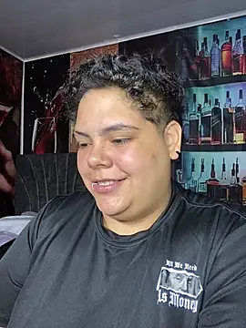 Hailey_Curvy webcam